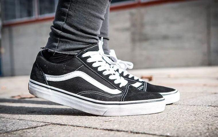 All black vans non slip best sale